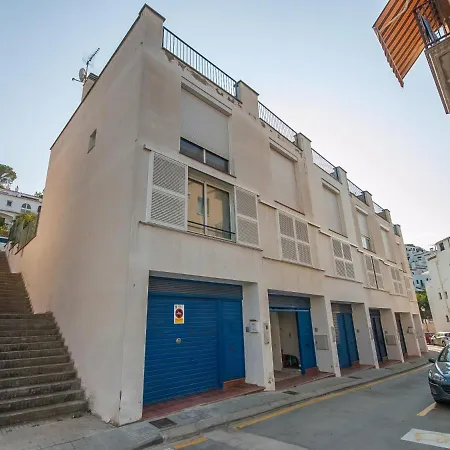 Lets Holidays Big Terrace House With Parking *