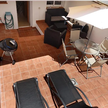 Lets Holidays Big Terrace House With Parking توسا ذي مار
