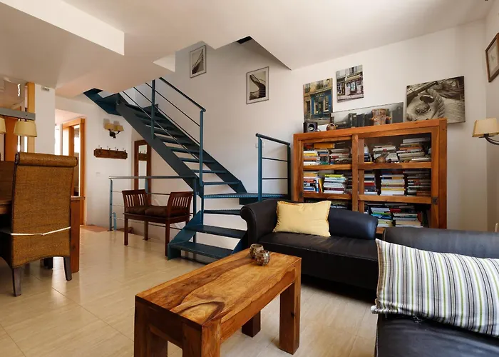 Lets Holidays Big Terrace House With Parking توسا ذي مار