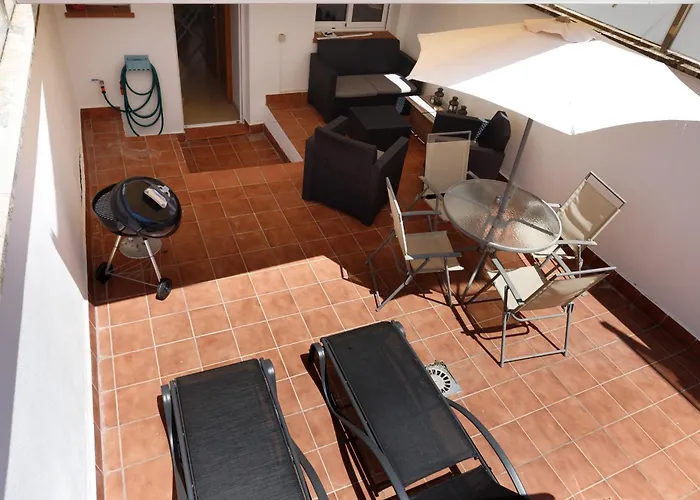 Lets Holidays Big Terrace House With Parking توسا ذي مار