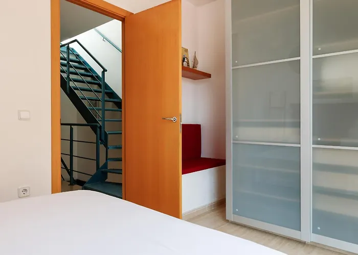 Lets Holidays Big Terrace House With Parking توسا ذي مار