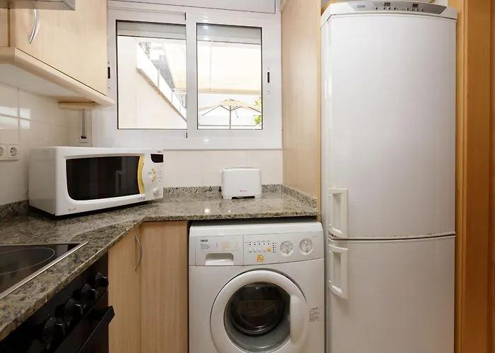 Lets Holidays Big Terrace House With Parking توسا ذي مار